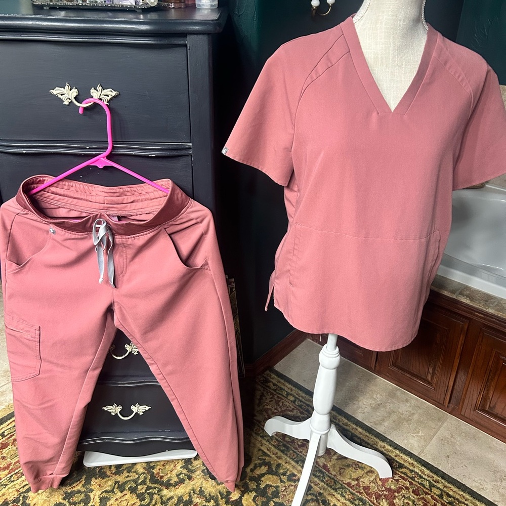 Figs Technical Collection Mauve Pink Scrub Set small top xs-p pant